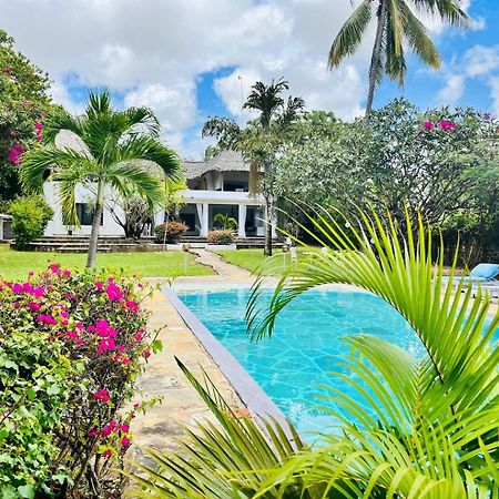 White Nyumba Malindi Apartment Luaran gambar