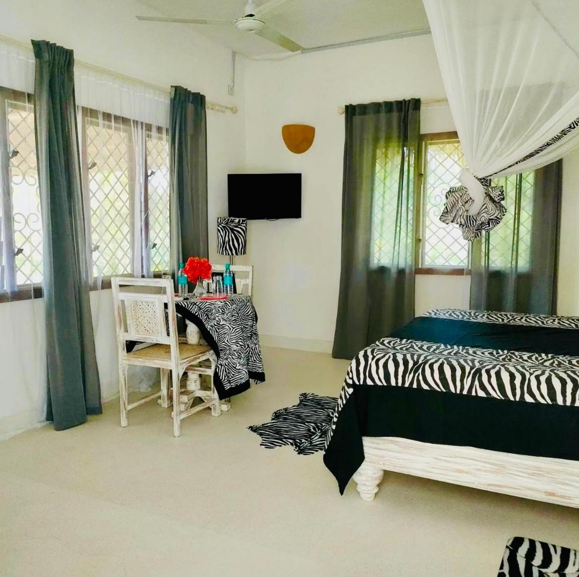 White Nyumba Malindi Apartment Luaran gambar