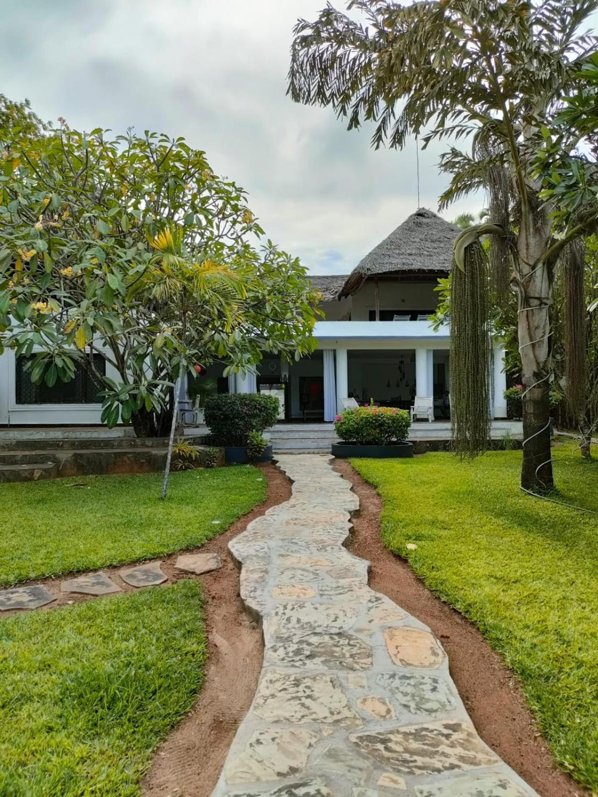 White Nyumba Malindi Apartment Luaran gambar