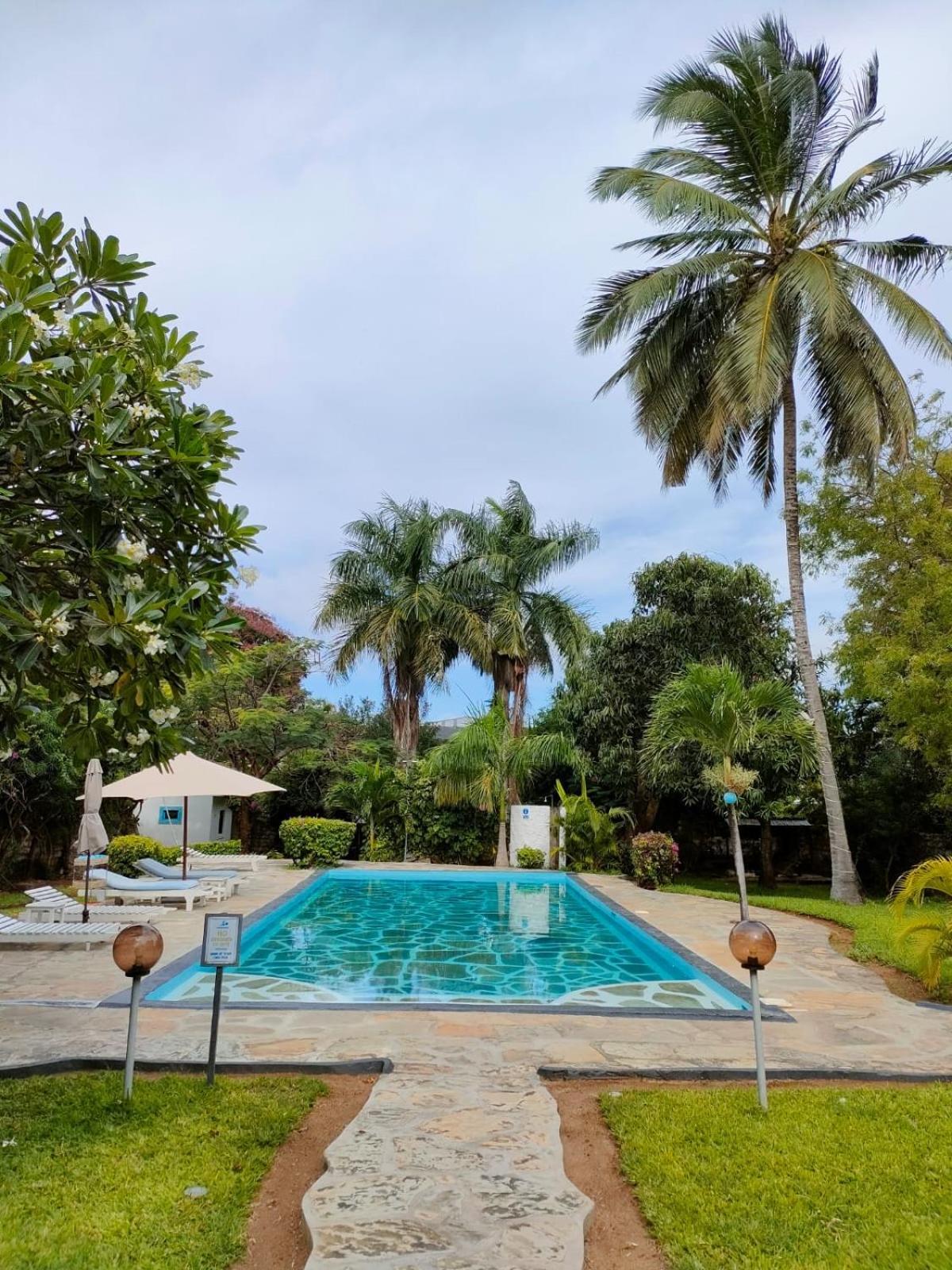 White Nyumba Malindi Apartment Luaran gambar