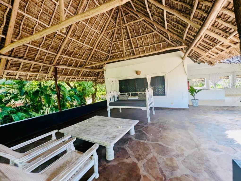 White Nyumba Malindi Apartment Luaran gambar