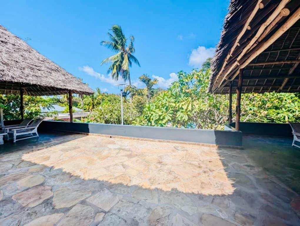 White Nyumba Malindi Apartment Luaran gambar