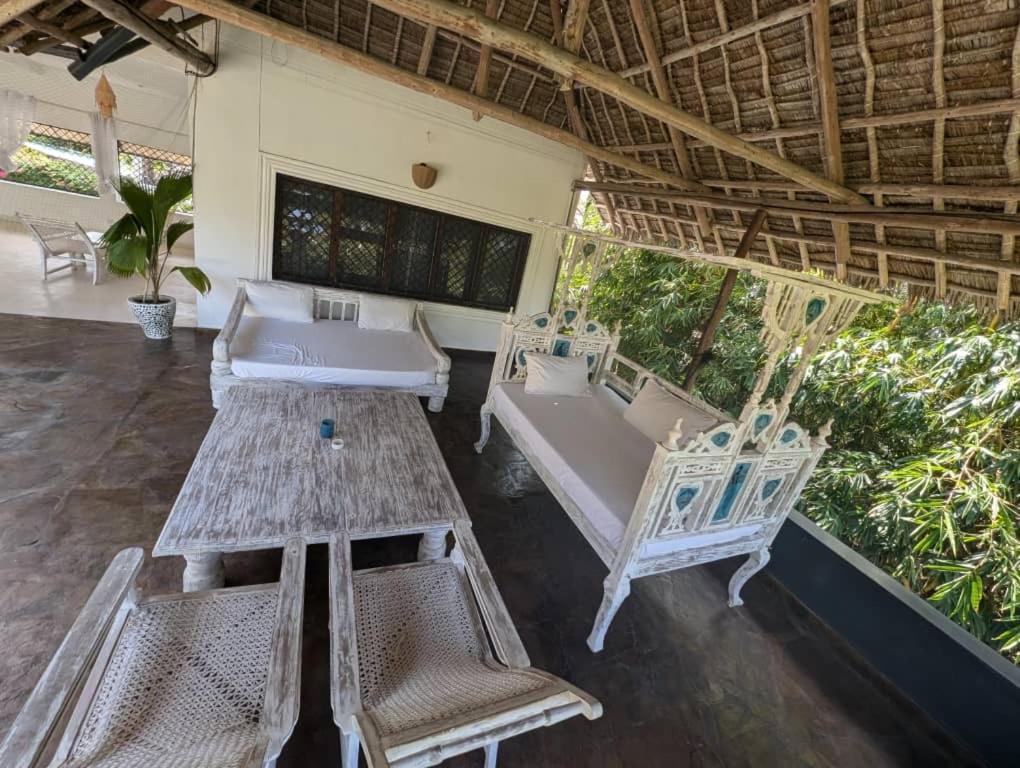 White Nyumba Malindi Apartment Luaran gambar