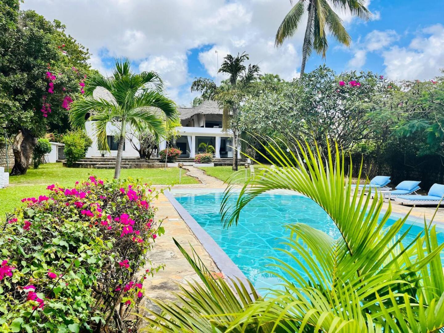 White Nyumba Malindi Apartment Luaran gambar