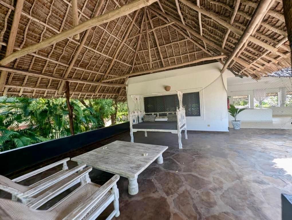 White Nyumba Malindi Apartment Luaran gambar